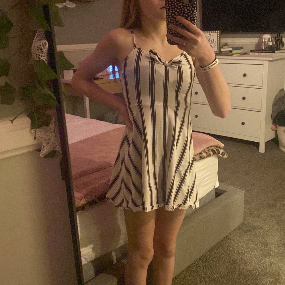 Girls dress black/white forever 21